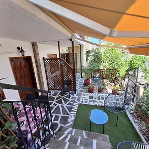 https://zefyros-studios.hotelschalkidiki.net